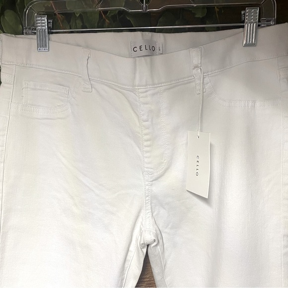 🆕 Cello Pull-on Jeans - Picture 3 of 6